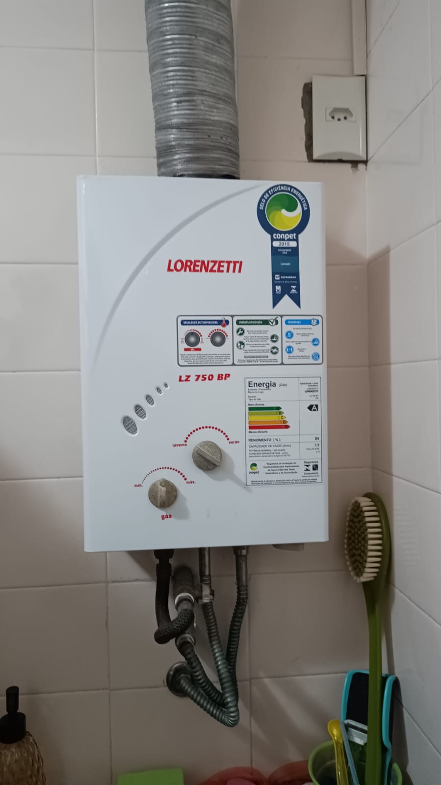 Aquecedor Lorenzetti LZ 750 BP instalado com certificação de eficiência energética